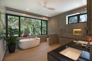 incredible modern 5 bdrs pool villa in rawai Vacation rental in Rawai