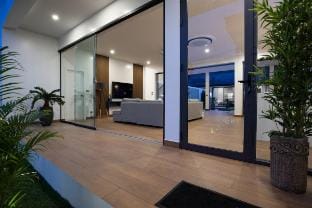 Sumptuous 4 bedroom pool villa at rawai beach Vacation rental in Rawai