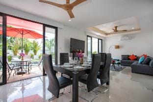 Lovely pool villa 2 bedrooms in rawai with seaview Villa in Rawai