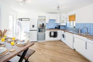 Comfy 3-Bed City Home • Parking • Near Deansgate Vacation rental in Salford