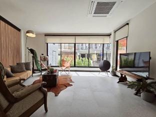 曼谷设计师民宿/三卧室/ Vacation rental in Bangkok