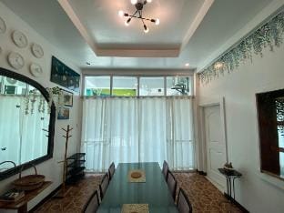 Spacious 1BR loft-type apt near BGC Taguig Vacation rental in Paranaque