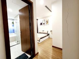 Căn Hộ Hiện Đại 4 phòng ngủ tại vinhomes skylake Apartment in Laos