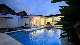 LaLeBay Seminyak Villa in North Kuta