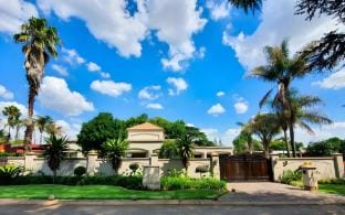 OR TAMBO AIRPORT HOLIDAY HOME/SELF CATERING HOME Vacation rental in Gauteng