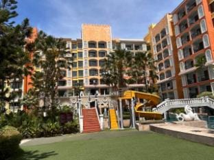 Pool Front Apartment  Apartment in Pattaya City