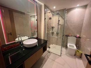 Seaview + Private Jacuzzi —5 Mins to Beach Vacation rental in Pattaya City