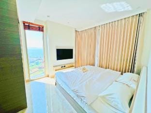 Seaview + Private Jacuzzi —5 Mins to Beach Vacation rental in Pattaya City