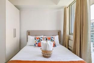 Jing'sCrib 2BR Apartment by Azure Near Airport Apartment in Paranaque