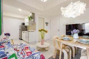 Jing'sCrib 2BR Apartment by Azure Near Airport Apartment in Paranaque