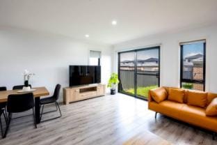 Bardia near Train & Shopping with central AC&WiFi Vacation rental in Rozelle