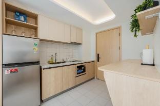 *Sleek 1BR with Infinity Pool, Gym, Rooftop C190 Vacation rental in Kamala