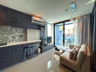 *CityGate Kamala Stylish Stay by Pools & Gym C191 Vacation rental in Kamala