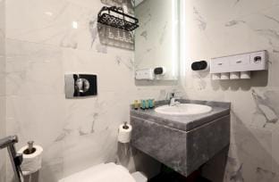 Elite LUX Holiday Homes - Cozy 2BR Getaway – Minutes from Expo City, Dubai Apartment in Dubai