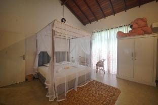 tropical  villa with private pool near the beach Villa in Southern Province