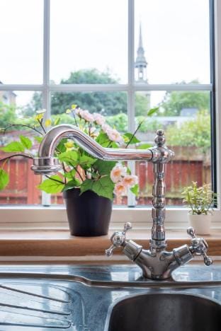 9 mins from Tower Bridge  3BR City Home w/Parking Vacation rental in City of Westminster