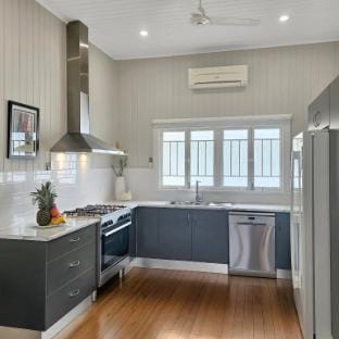 Lakehouse Properties - Alia's Estate Vacation rental in Cairns