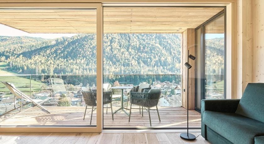 Lärchenlodge SkySpa and Whirlpool  Stubai Card Hotel in Tyrol