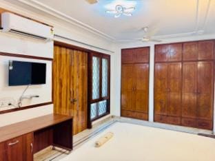 Fortune Home Service Apartment 1BHK, E-30 Apartment in New Delhi