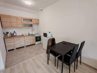 WorkStay Apartment  Modern Comfort with Private Parking, Near City Amenities Apartment in Hungary