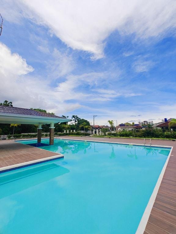 Royal Palms Tres Palm House Hotel in Central Visayas