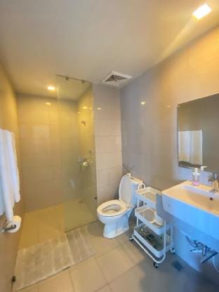 Stay & Play: Okada & City Views Vacation rental in Pasay