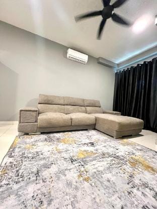 Modern Condo in Damansara with pool view Vacation rental in Petaling Jaya