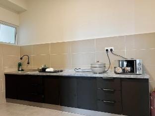 Modern Condo in Damansara with pool view Vacation rental in Petaling Jaya