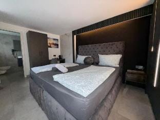 All In Black Star Vacation rental in Oberhausen