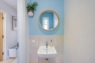 Meyers Close Modern 3 Bedrooms and 2 Bathrooms Vacation rental in Slough