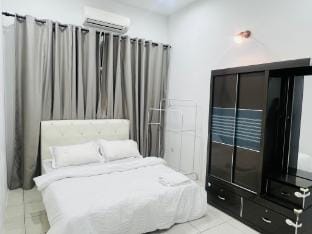SYIFA HOMESTAY KAMPAR (MUSLIM ONLY) Vacation rental in Perak
