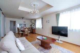 Koiwa Station, Luxurious European-style 150㎡ EV  Vacation rental in Japan