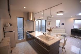 QiQ HouseDelux CloseDisney/Easy2AirportsKasai Sta. Vacation rental in Japan