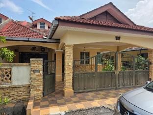 Permata Atiey Homestay Vacation rental in Perak