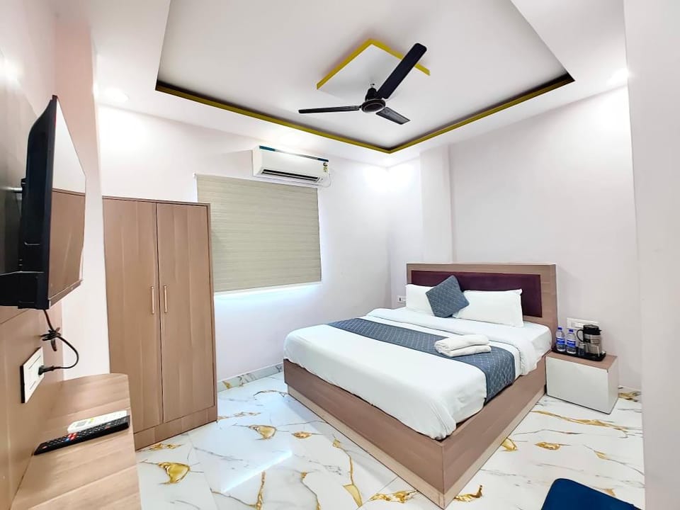 Goroomgo Pvs Grand Varanasi Hotel in Varanasi