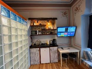 Small Studio with Kitchen near Galata Tower, Metro Vacation rental in Istanbul