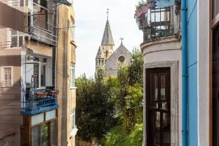 1+1 High Ceilinged Flat W/bay window ,Galata,Metro Vacation rental in Istanbul