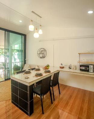 Palm Retreat • Double King Bed • 2mn ZenBeach  Vacation rental in Ko Pha-ngan Sub-district