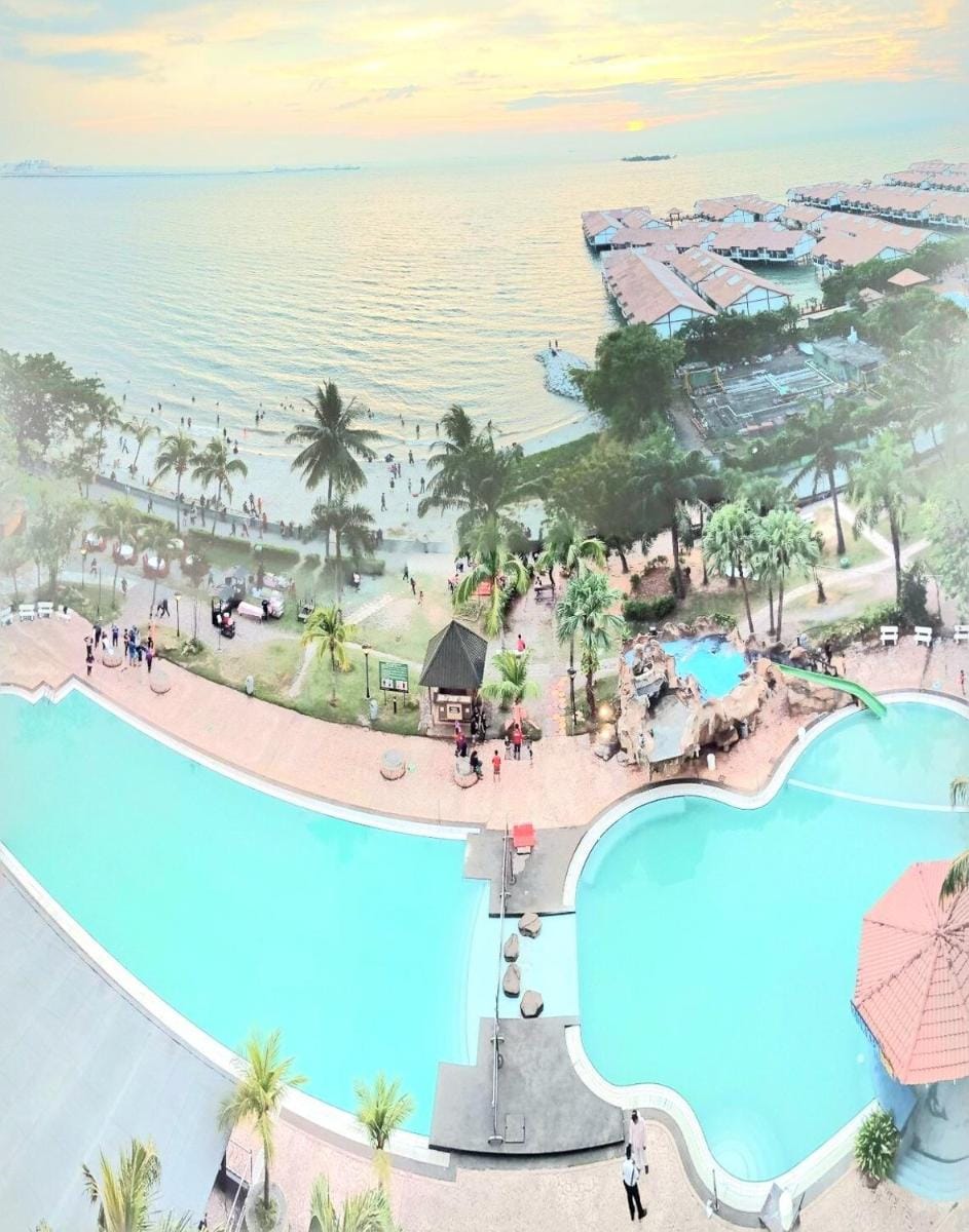 Sweet home Glory beach resort Wi-Fi Netflix|Free-p Vacation rental in Port Dickson