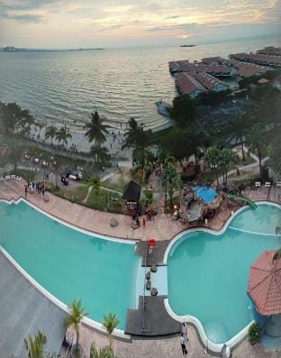 Sweet home Glory beach resort Wi-Fi Netflix|Free-p Vacation rental in Port Dickson