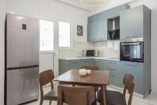 Huge balcony with automatic pergola 200m metro ! Vacation rental in Athens