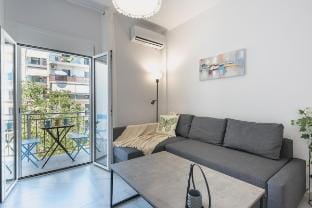 Convenient location next to metro! Apartment in Athens