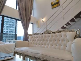Luxurious Sunrise Gurney Duplex/ 2 bedrooms/ 8pax Apartment in George Town