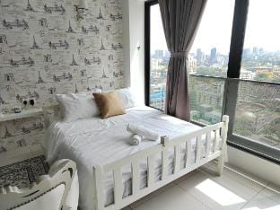 Luxurious Sunrise Gurney Duplex/ 2 bedrooms/ 8pax Apartment in George Town
