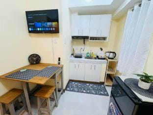 Cozy Studio in Davao City with City, Mountain, and Pool Views Apartment in Davao City