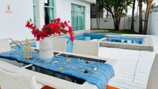 Two Poolvilla Pattaya Private Pool Family Pool Villa in Pattaya City