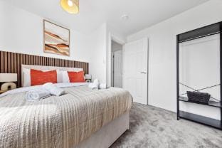 Spacious 4BR Home w/ Garden & Parking | Sleeps 8 | Riley Rd | Elev8 Stays Vacation rental in Enfield