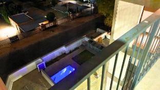 Centrally located. Secure and affordable comfort. Vacation rental in Sandton