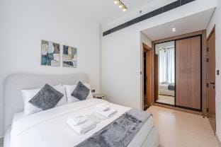 Smart living I High speed wi-fi I City view Vacation rental in Dubai