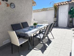 Cozy Bungalow with Private Terrace and Communal Pool in Torrevieja Vacation rental in Torrevieja